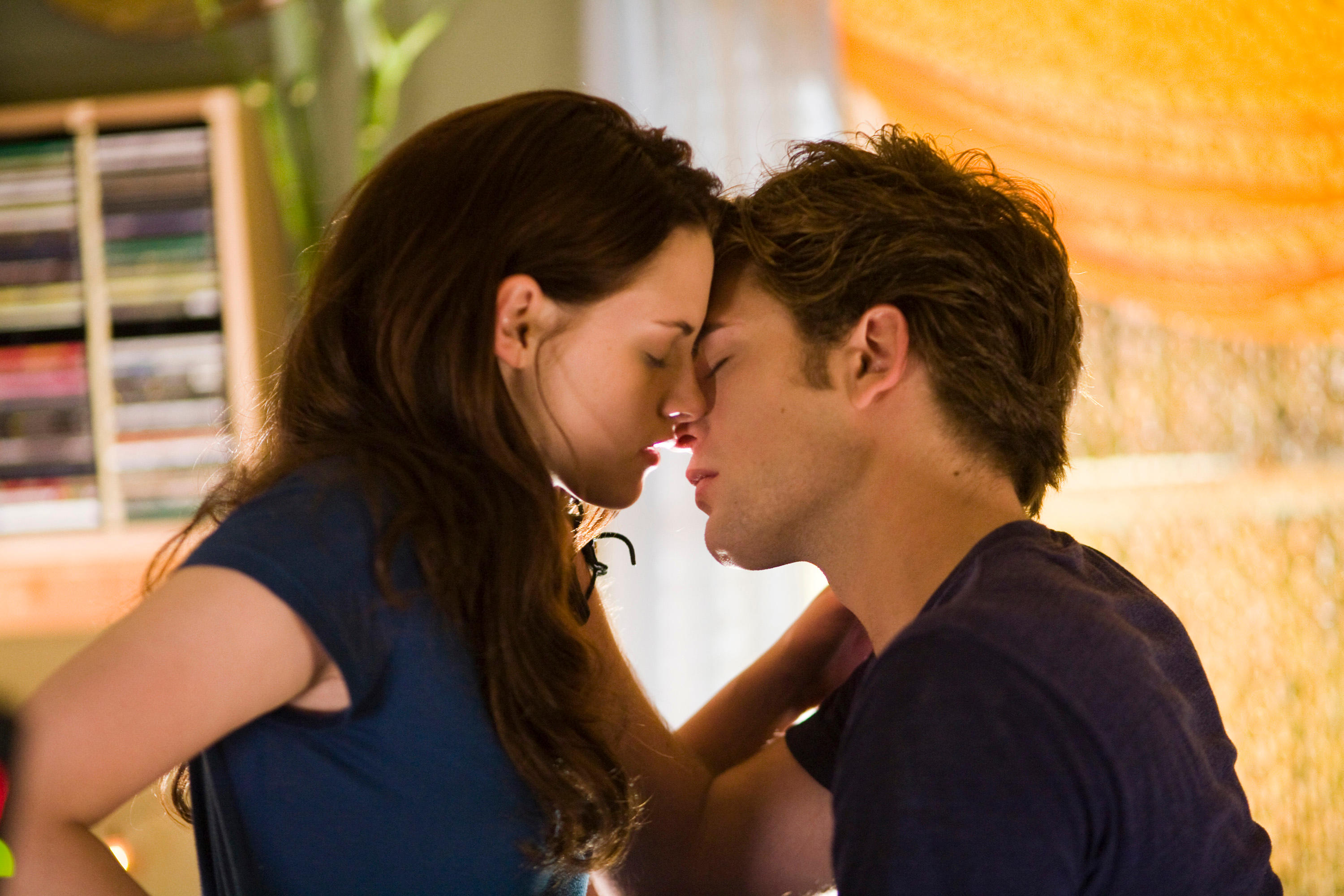 Twilight Director Worried About 'Getting Into Illegal Things' After Robert Pattinson And Kristen Stewart’s First Kiss