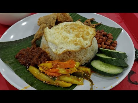 Amoy Street Food Centre. Qi Ji Guan Nasi Lemak. The other nasi lemak at this food centre.