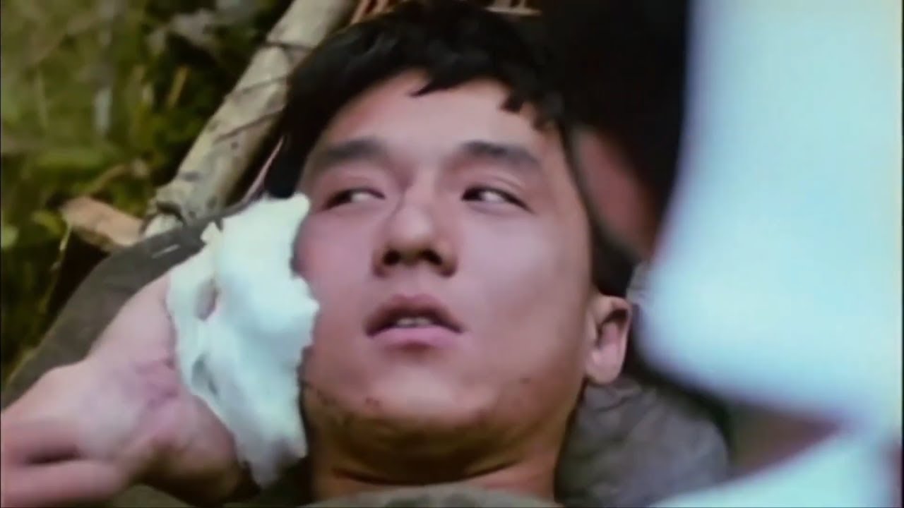 头骨受伤、鼻骨撞裂、面颊骨移位、牙齿脱落、胸骨骨裂，电影中的成龙上天入地、无所不能，电影之外他伤痕累累，他把伤痛留给自己，为观众奉献一部又一部佳作。一起细数成龙拍电影受过的伤【向世界映中国】