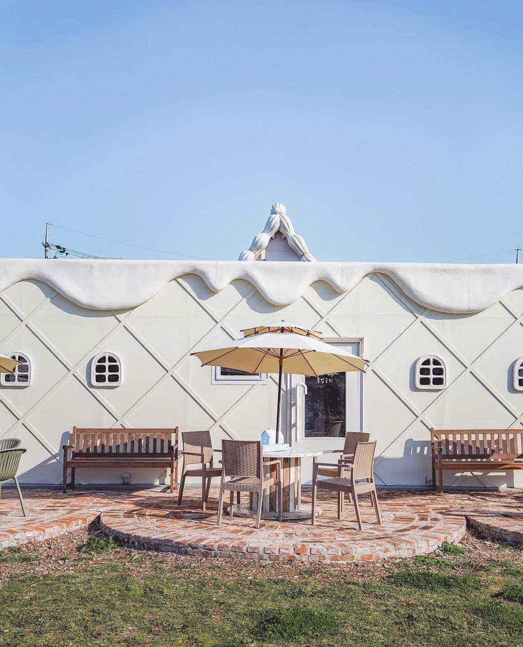 Korea’s Jeju Island Has A Life-Sized ‘Gingerbread’ House Cafe That Sells Cute Cookies