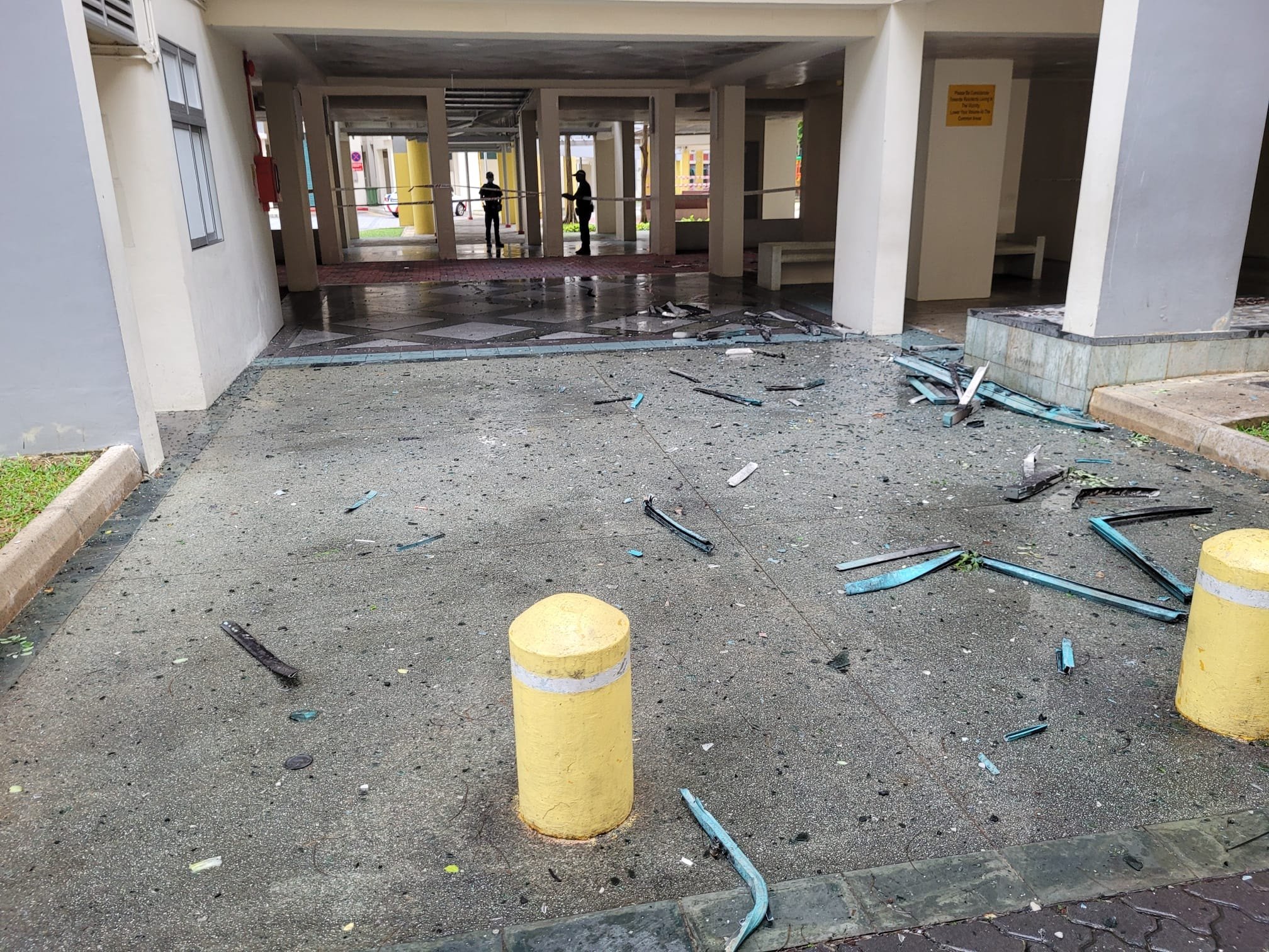 Woodlands HDB fire causes window panes to fall to ground, no injuries were reported