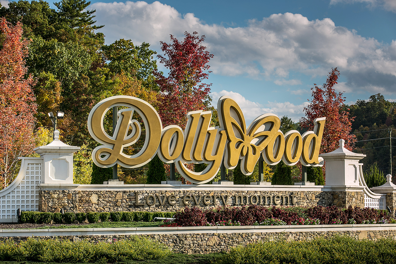 Dolly Parton's Dollywood Theme Park to Pay Full Tuition for Employees Pursuing Education