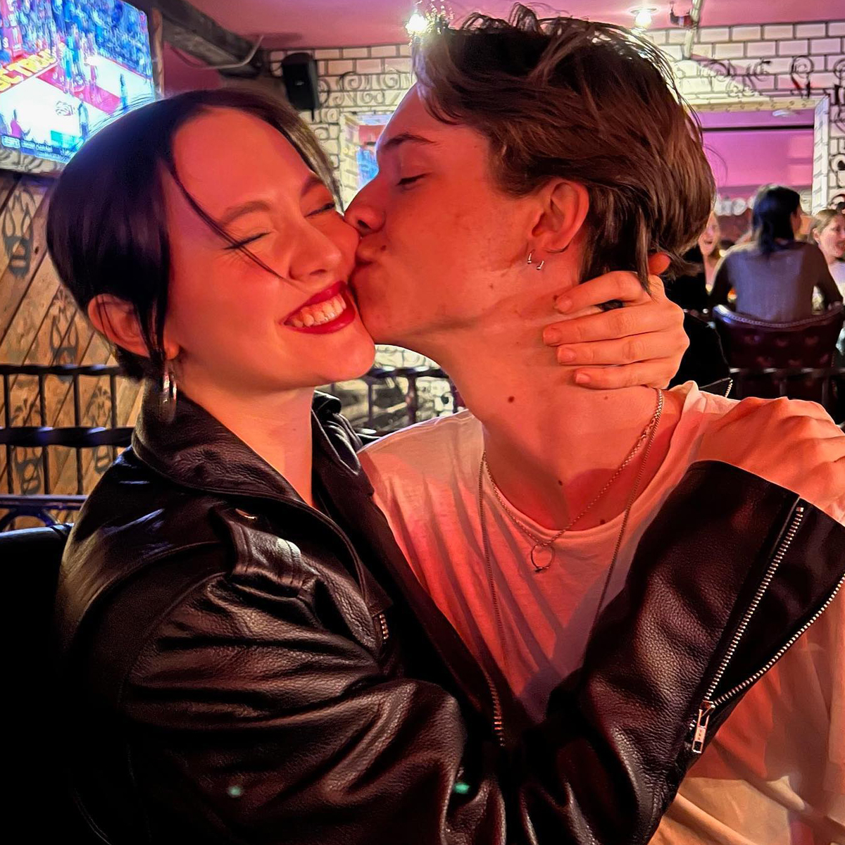 Iris Apatow Is Dating Kate Hudson's Son Ryder Robinson