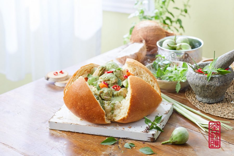 Golden Pillow 933 launches first-ever Thai Green Curry Pillow and a new menu with over 10 new dishes