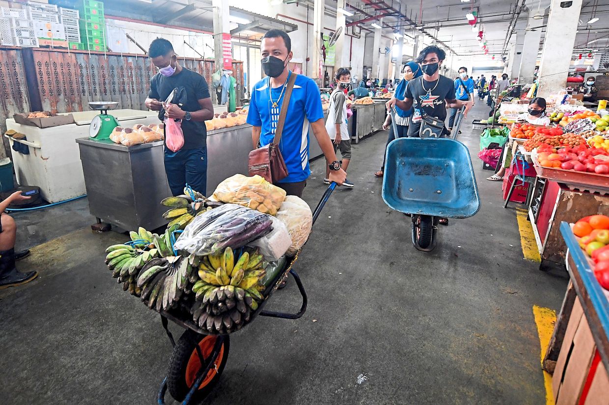 Meet the wheelbarrow boys of Sandakan market