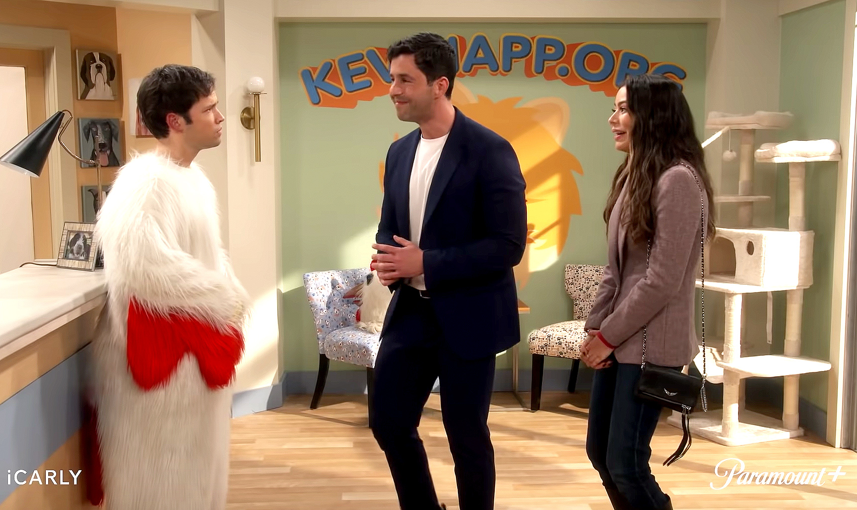 Miranda Cosgrove and Josh Peck Reunite in iCarly Season 2 Trailer