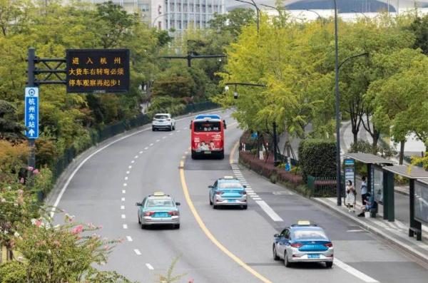 油价持续走高，杭州传统巡游出租车10日起每车次加收1元