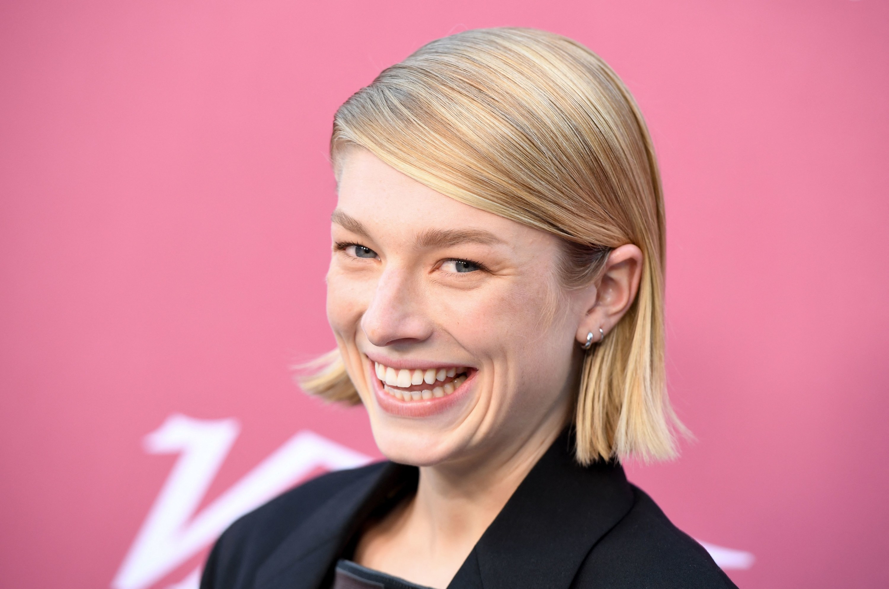 “Euphoria’s” Hunter Schafer Revealed That Jules’s Season 1 Style Left Her Hair “Fried” So She Literally Begged To Have It Cut Off In Season 2