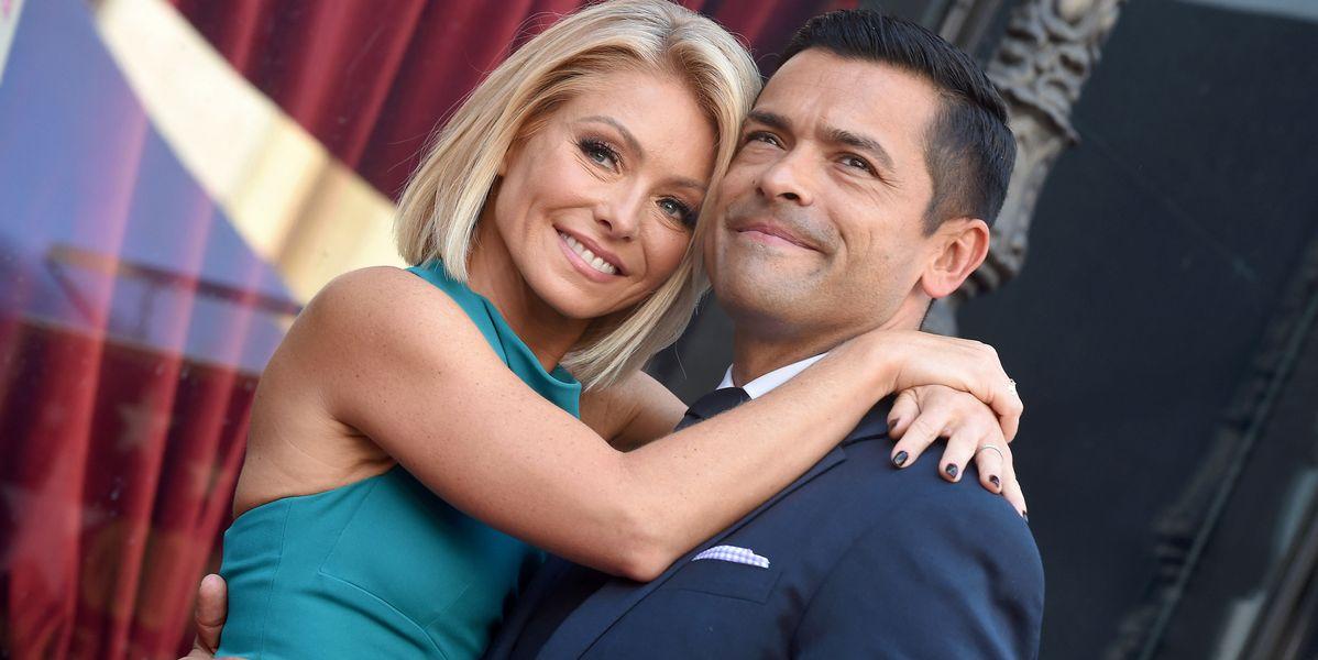 Kelly ripa and mark consuelos demonstrate the adorably weird way they hold hands