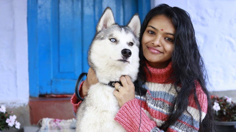 Ukraine: The girl who wouldn’t abandon her dog in a war zone