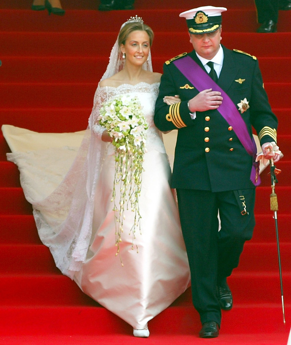 Anne Hathaway's wedding dress in The Princess Diaries is almost identical to royalty – photo