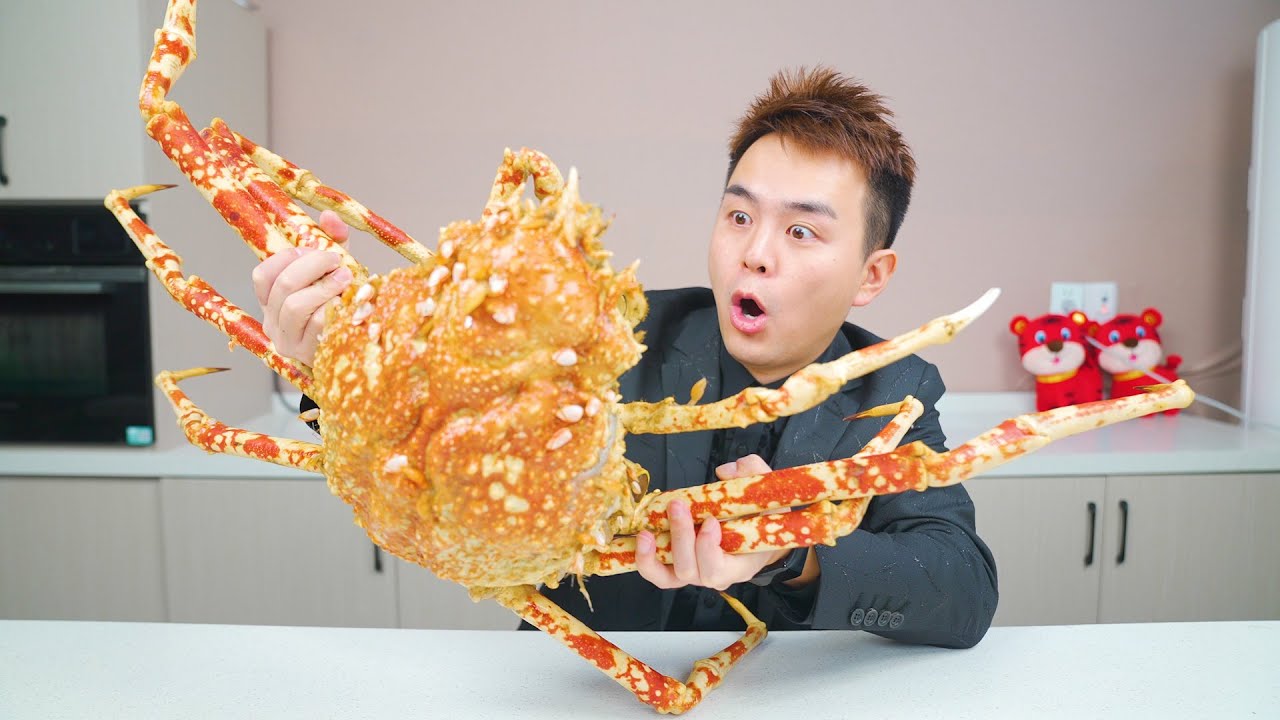 试吃超大深海“杀人蟹”，味美爆膏，三个腿就直接吃吃饱