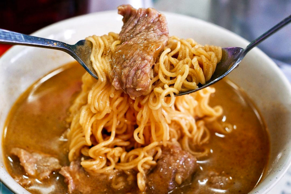沙爹牛肉面关注组推介！元朗永顺食店沙嗲牛面　特浓沙嗲汤底配蟹王面／芝士猪扒流心蛋治／西多士