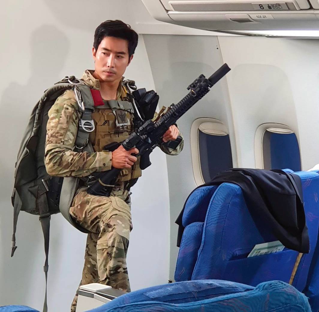 Ken Rhee, The Korean Navy SEAL Fighting In Ukraine, Says The Situation There Is Very Grave And That Other Soldiers Have Withdrawn