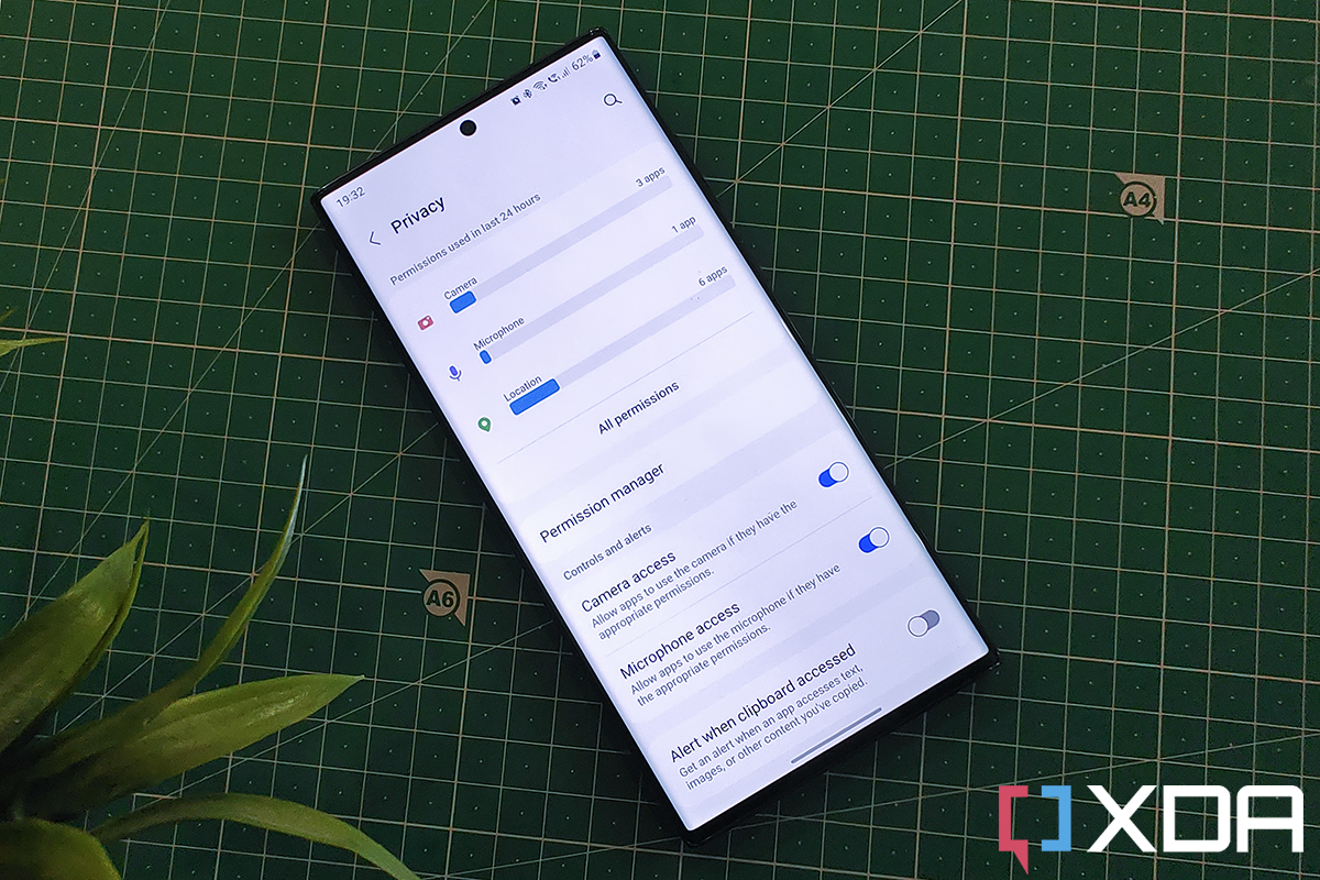 Explaining the new Privacy settings in One UI 4 on the Samsung Galaxy S22 series