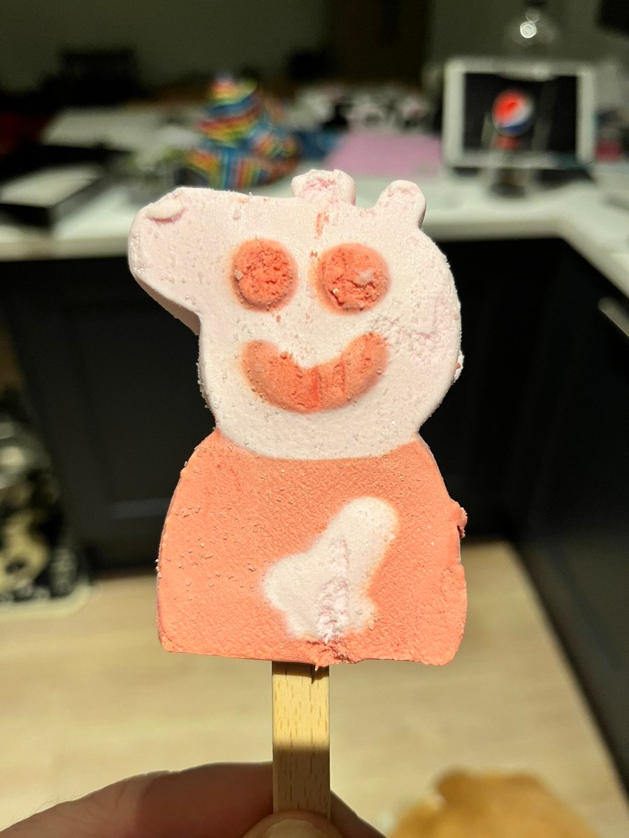 Aldi Has Perfect Response To Customer Who Pointed Out Rude Detail On Peppa Pig Lolly