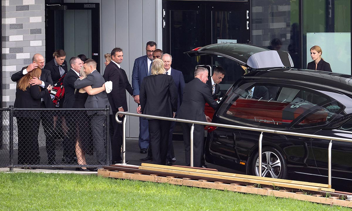Shane Warne's children and ex-wife Simone Callahan bid emotional farewell to cricketer at private memorial