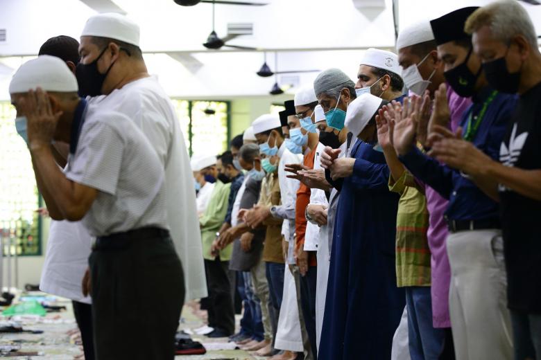 Mosques to increase capacity to 75%, bookings no longer needed for later Friday prayer sessions