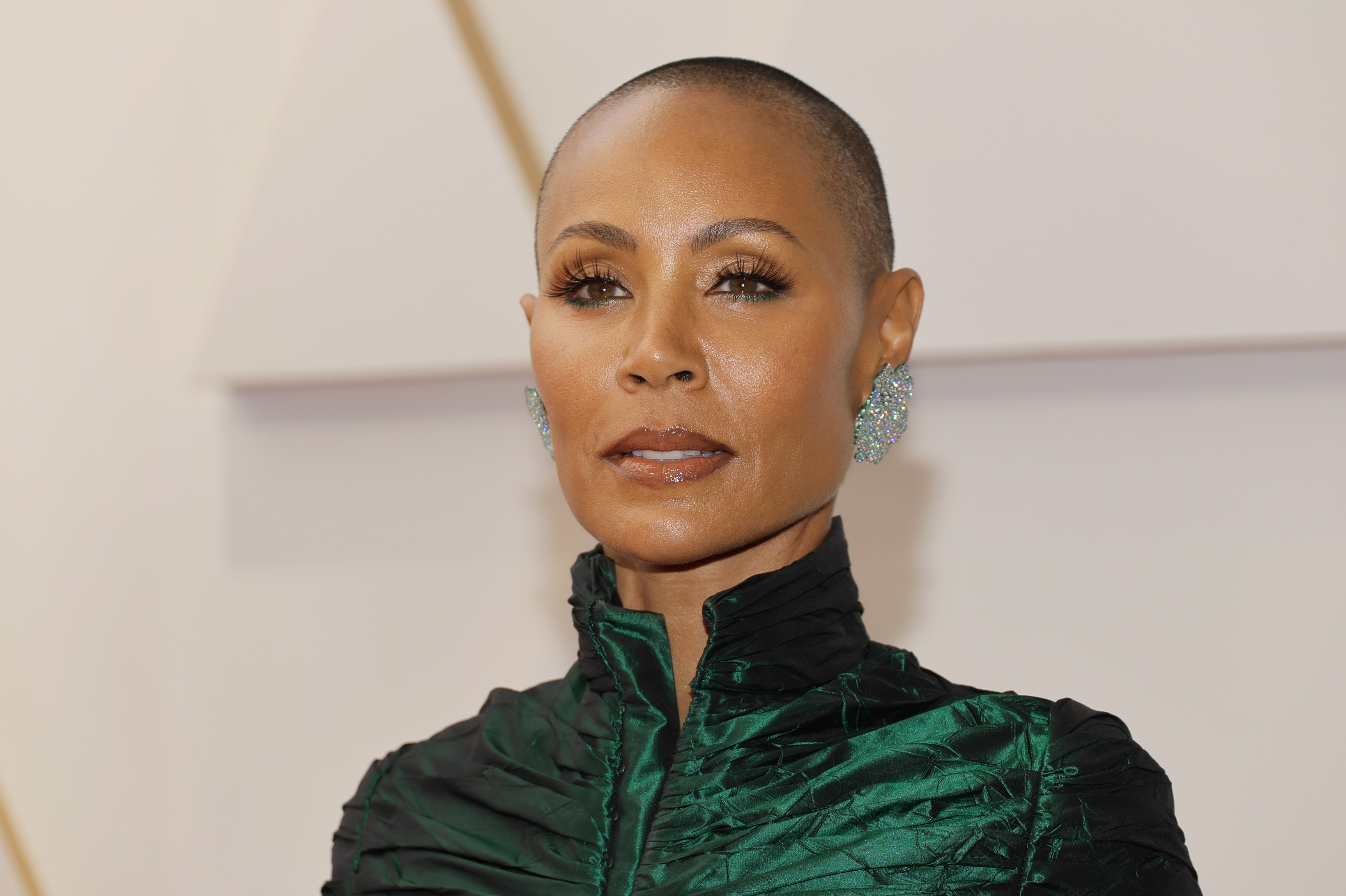 Jada Pinkett-Smith Brought Her Perfectly-Shaved Head to the Oscars Red Carpet