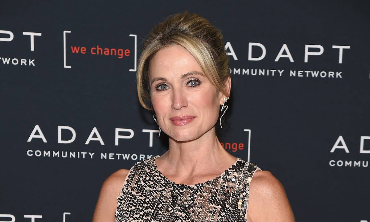 Amy Robach looks like a goddess as she takes on the exciting role of Oscars red carpet host