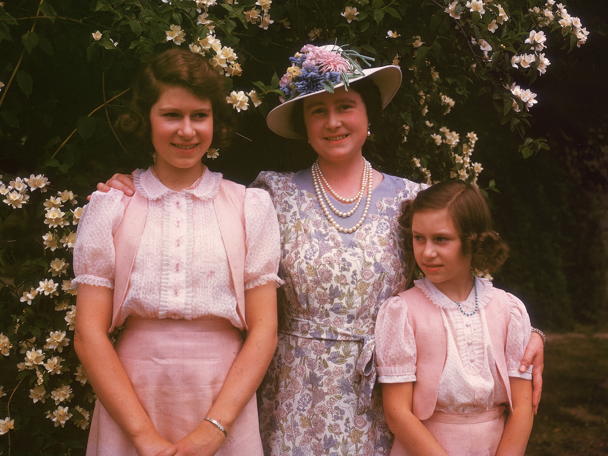 Queen Elizabeth Marks the 20th Anniversary of the Death of Her Mother with Special Tribute