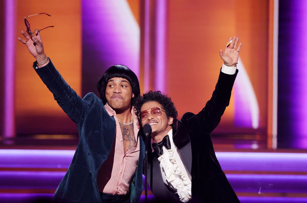 Bruno mars lights cigarette on grammys stage after winning 4th award, fans go wild