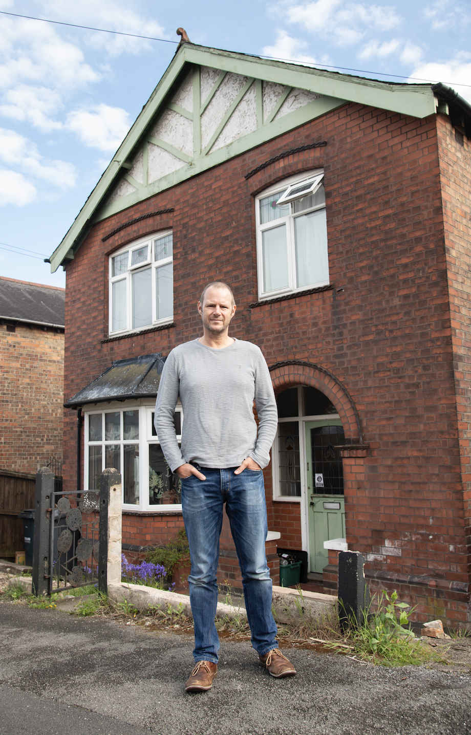 Man Who Claims To Own Biggest Fish Tank In UK Doesn't Regret How Much He's Spent On It