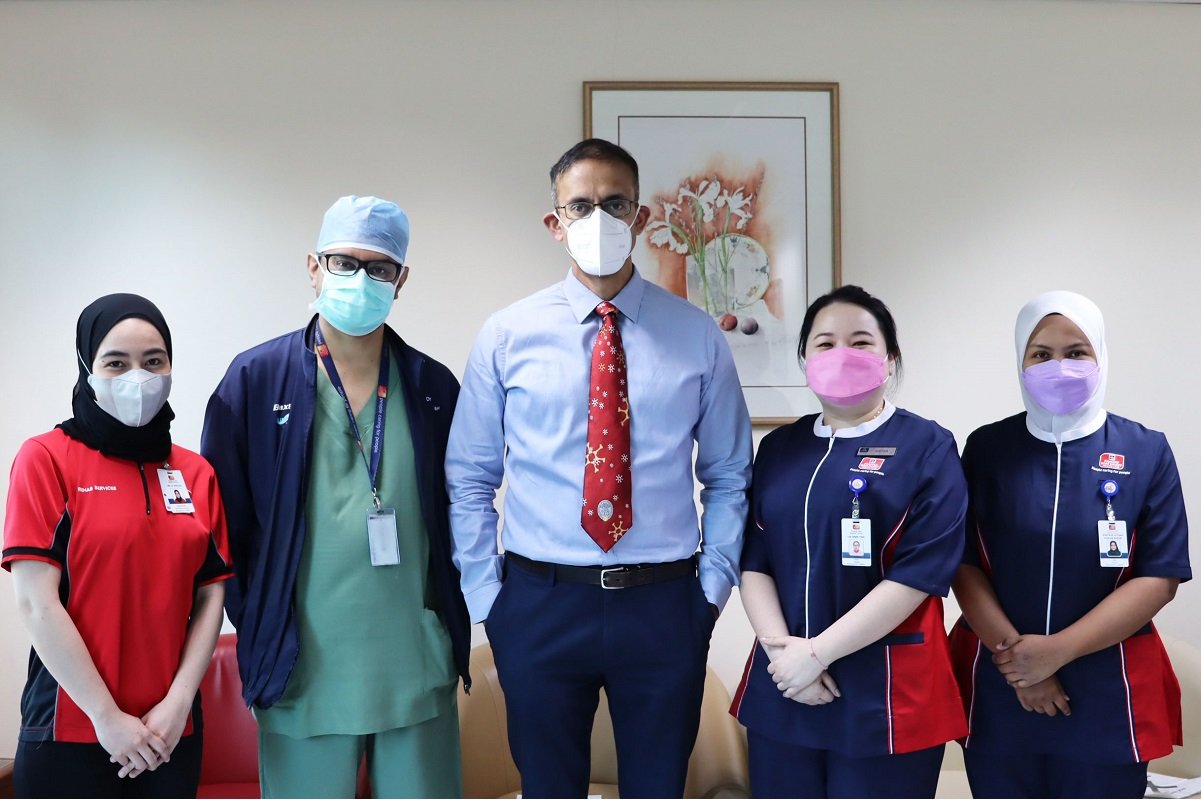 Subang Jaya Medical Centre performs first total knee replacement surgery in Malaysia