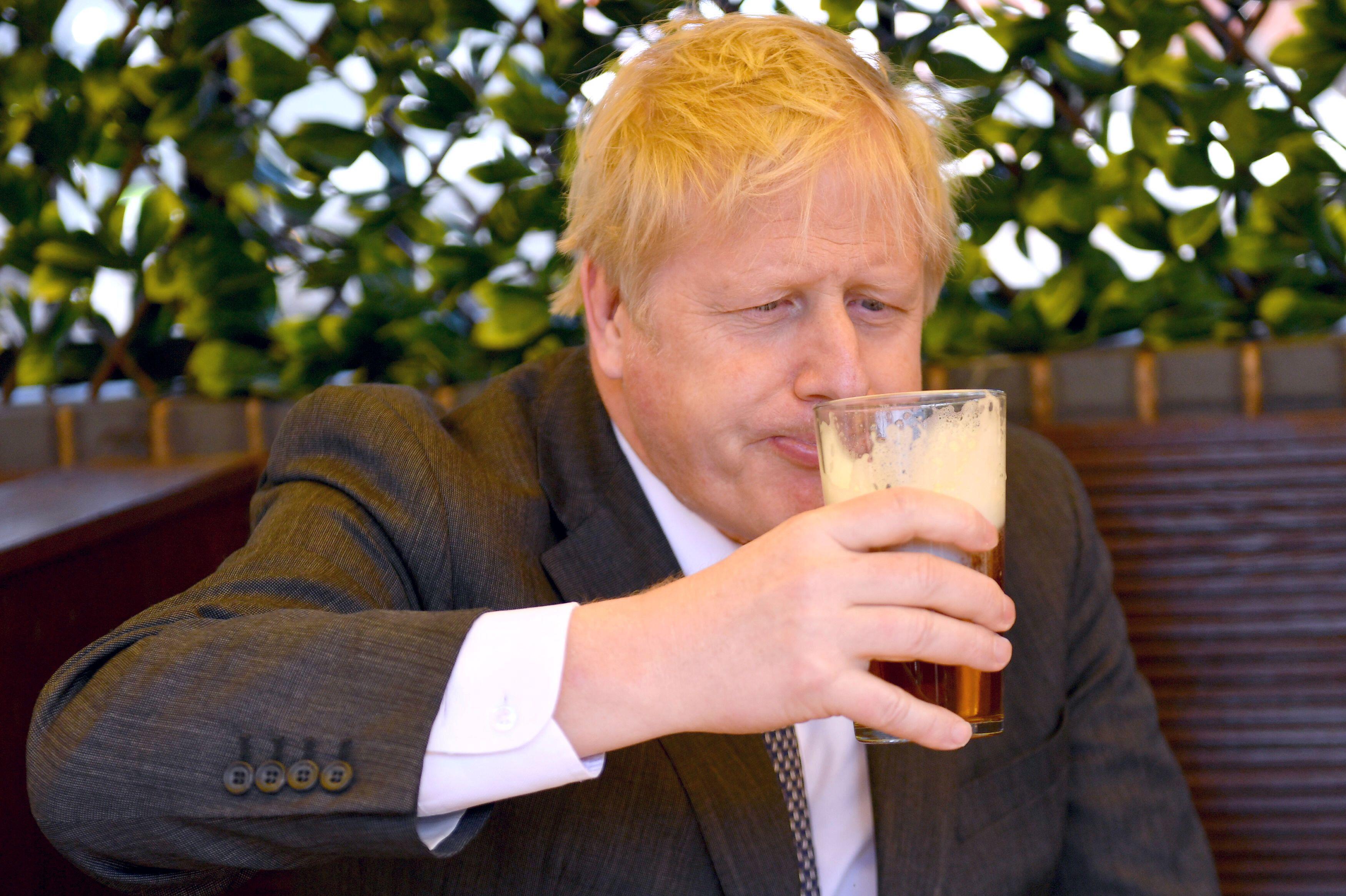 Crown Symbol On Pint Glasses Returning For Platinum Jubilee