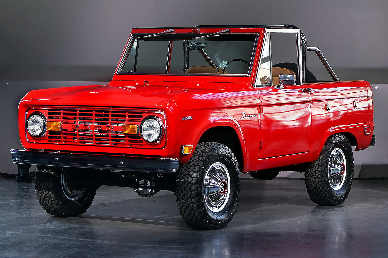 Sydney Sweeney Shows Off the 1969 Ford Bronco She Completely Restored: 'I've Done Everything'