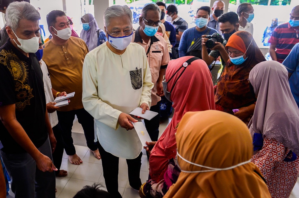 PM Ismail Sabri distributes Ramadan aid to underprivileged in Bera