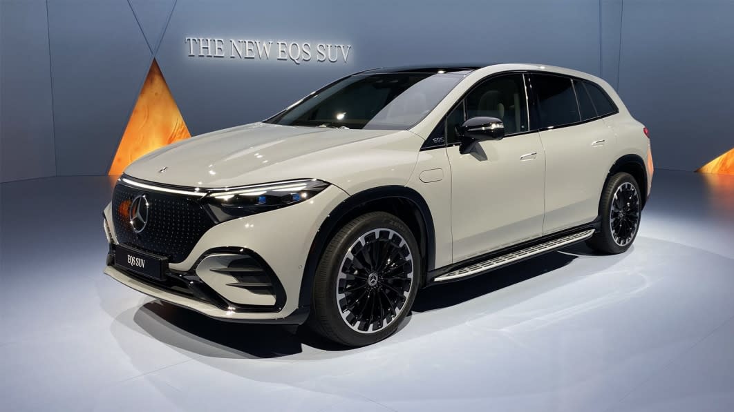 revealed-mercedes-eqs-suv-is-exactly-what-name-describes-nestia