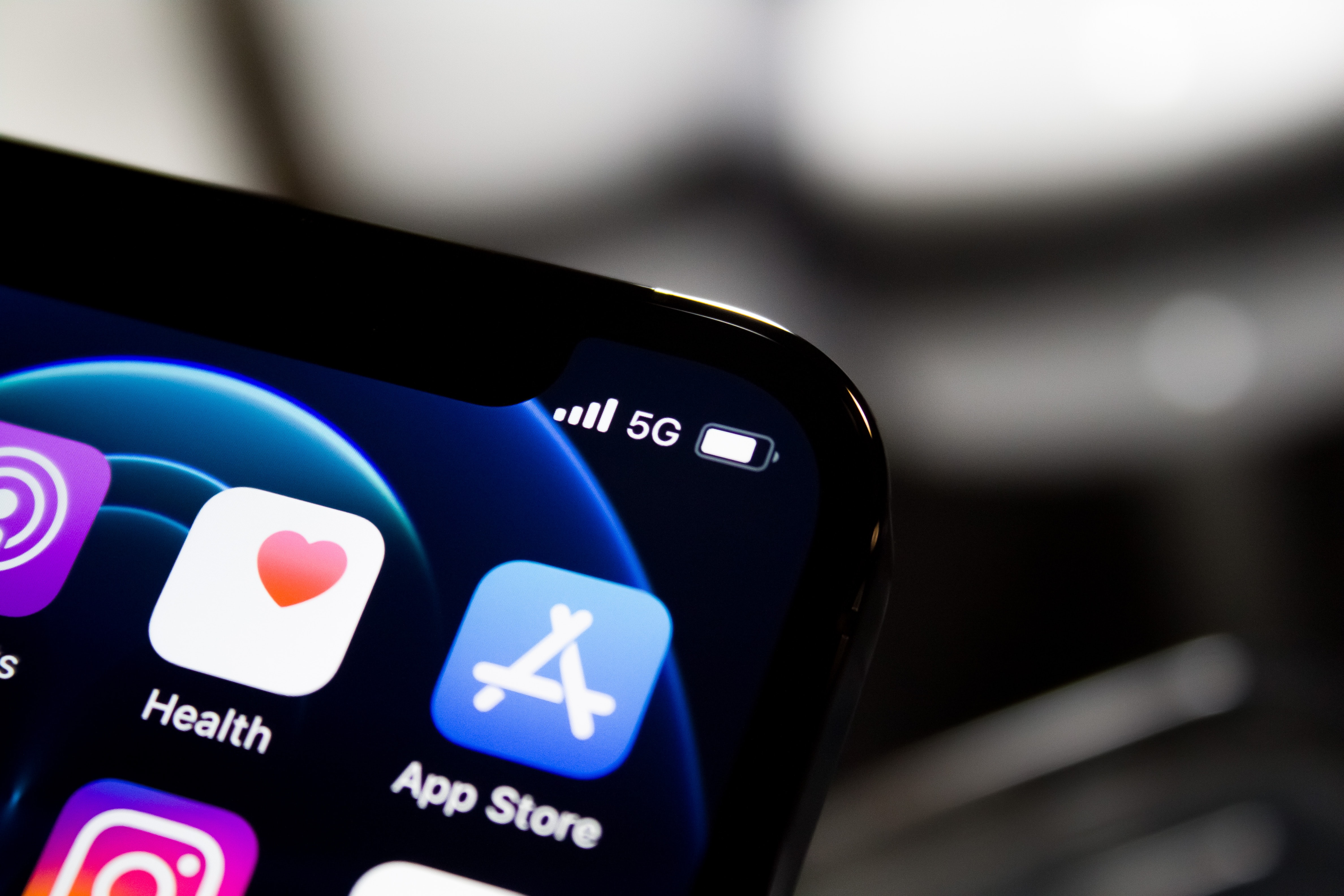Apple App store and Google Play found to be riddled with fake reviews