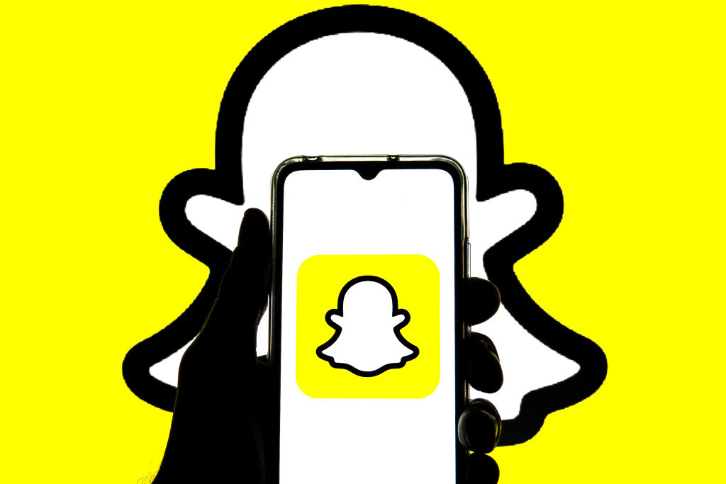 How to pin a conversation on Snapchat