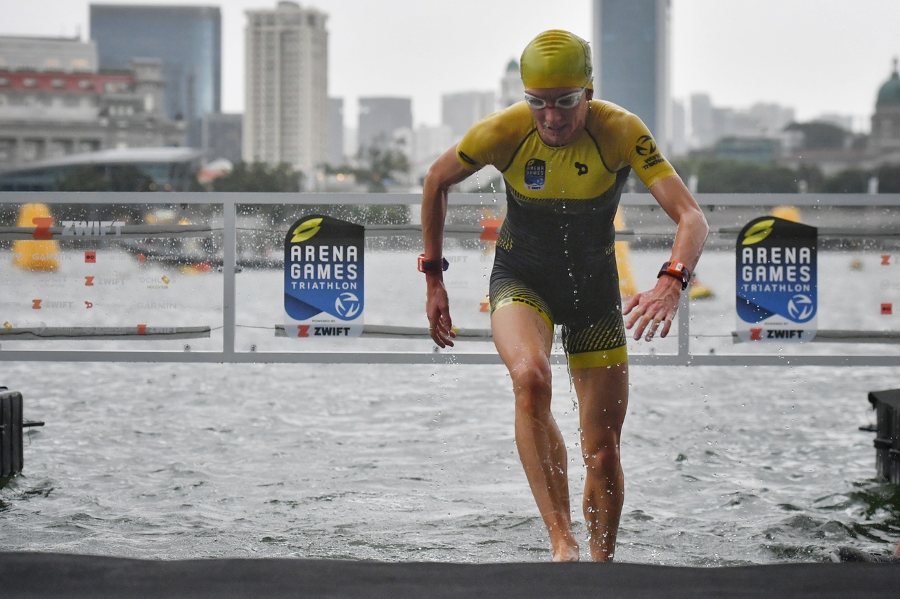 Britons Alex Yee, Beth Potter crowned first e-sports triathlon world champions in Singapore