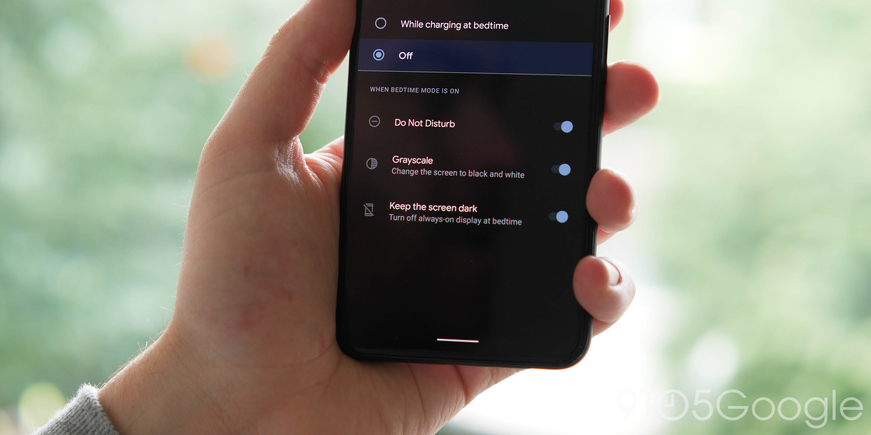 Digital Wellbeing will be able to dim your Android 13 wallpaper at night [Update: Enabled]