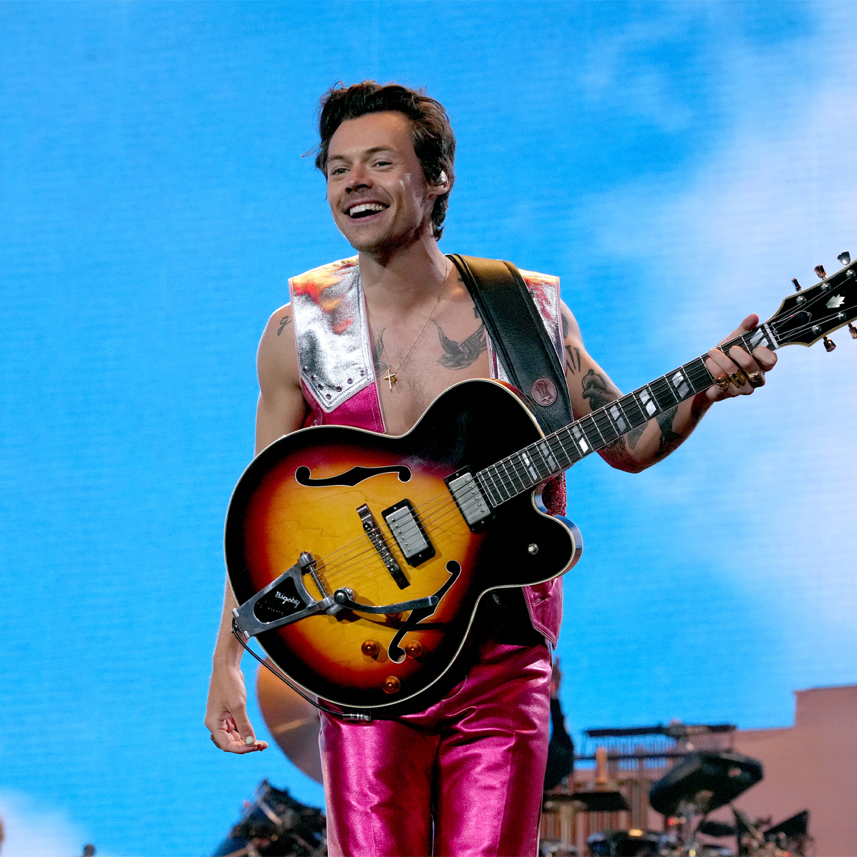 Harry Styles' Golden Moments From His Love On Tour Are Award-Worthy