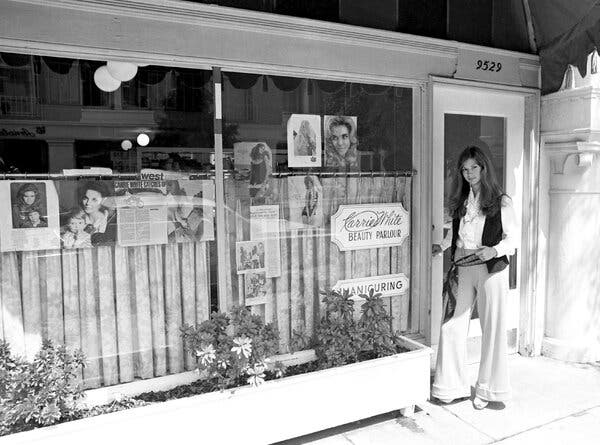 Carrie White, Hair Stylist to the Stars, Is Dead at 78