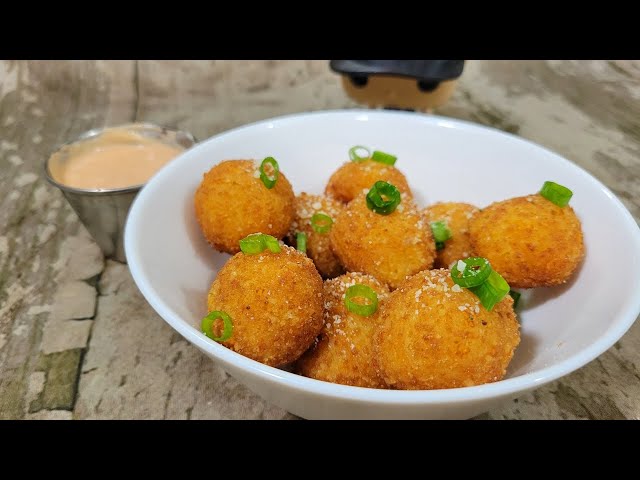 Puerto Rican Bolitas de Queso / Fried Cheese Balls