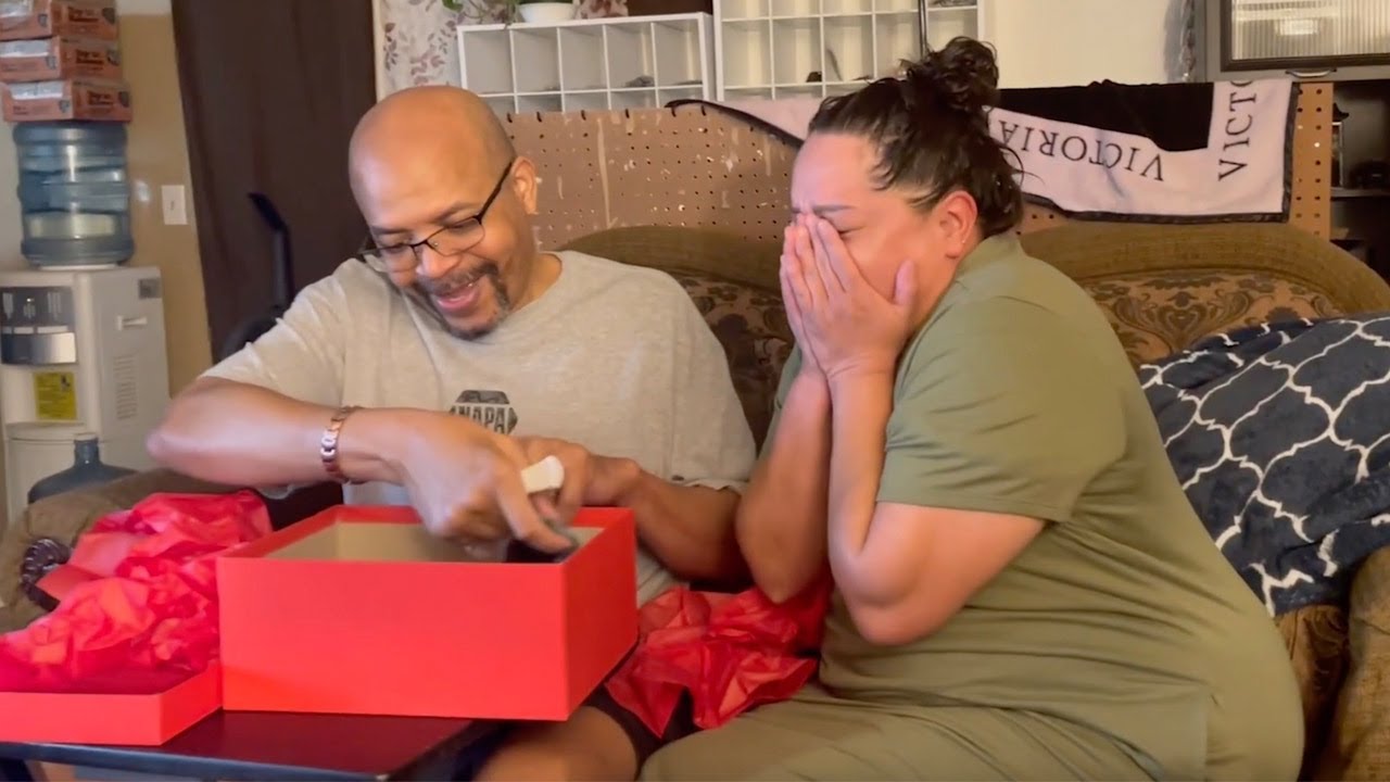 FAMILY SURPRISED WITH PREGNANCY! Woman Shares Her Baby News!