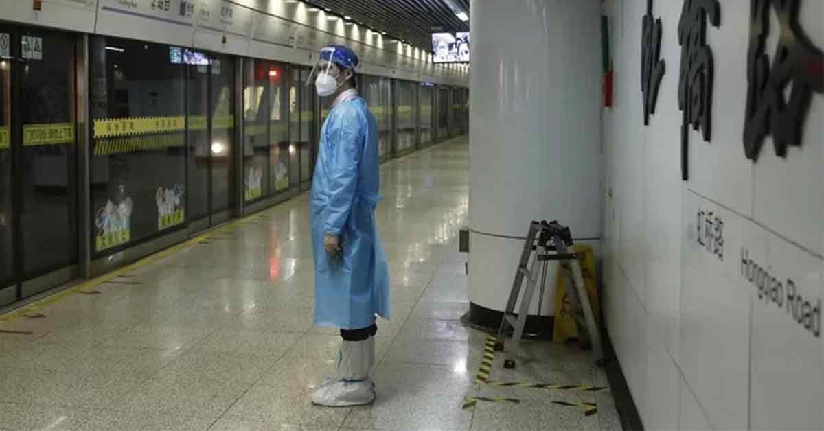 上海地铁复驶 网友：连门都出不去