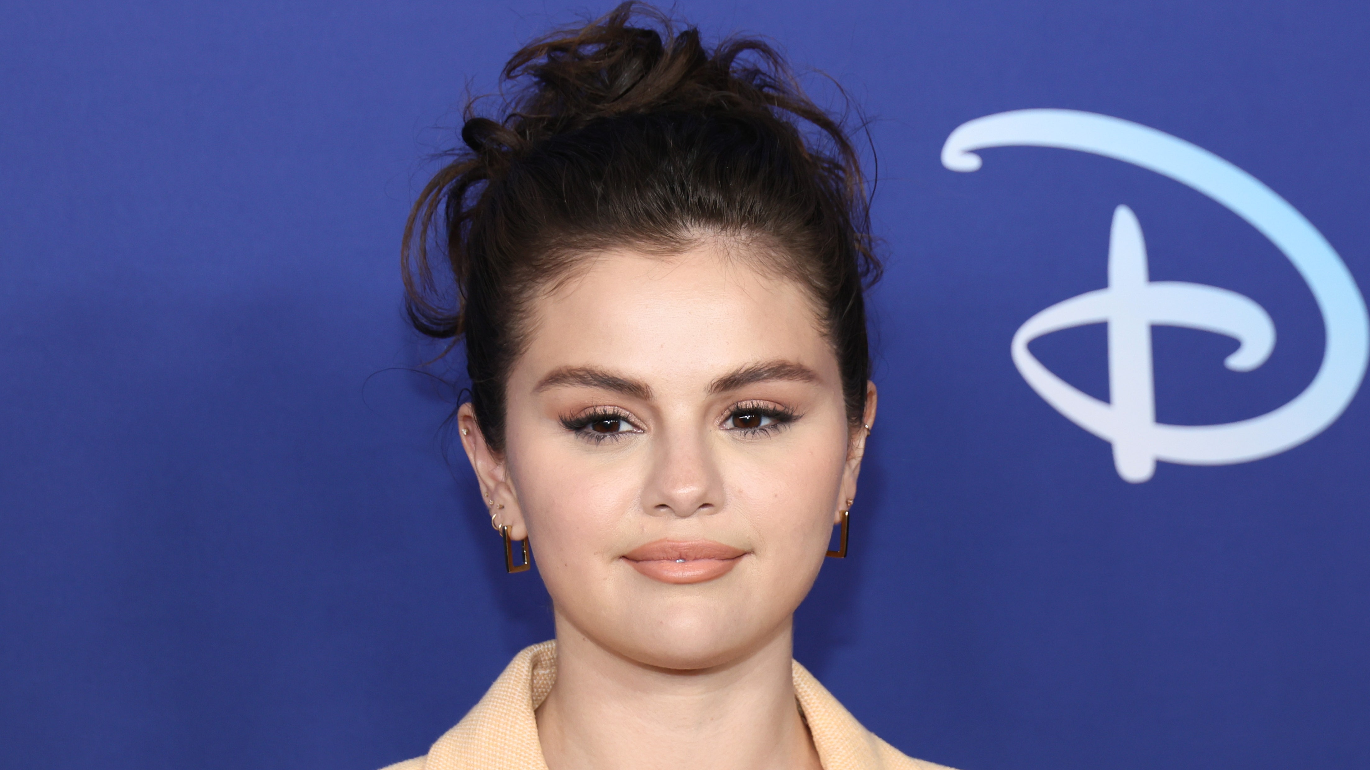 Selena Gomez Just Debuted Major Hair Extensions and Blunt Bangs