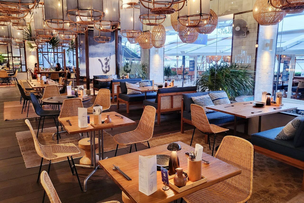 Mod-Japanese restaurant Jypsy has opened in One Fullerton with stunning waterfront views