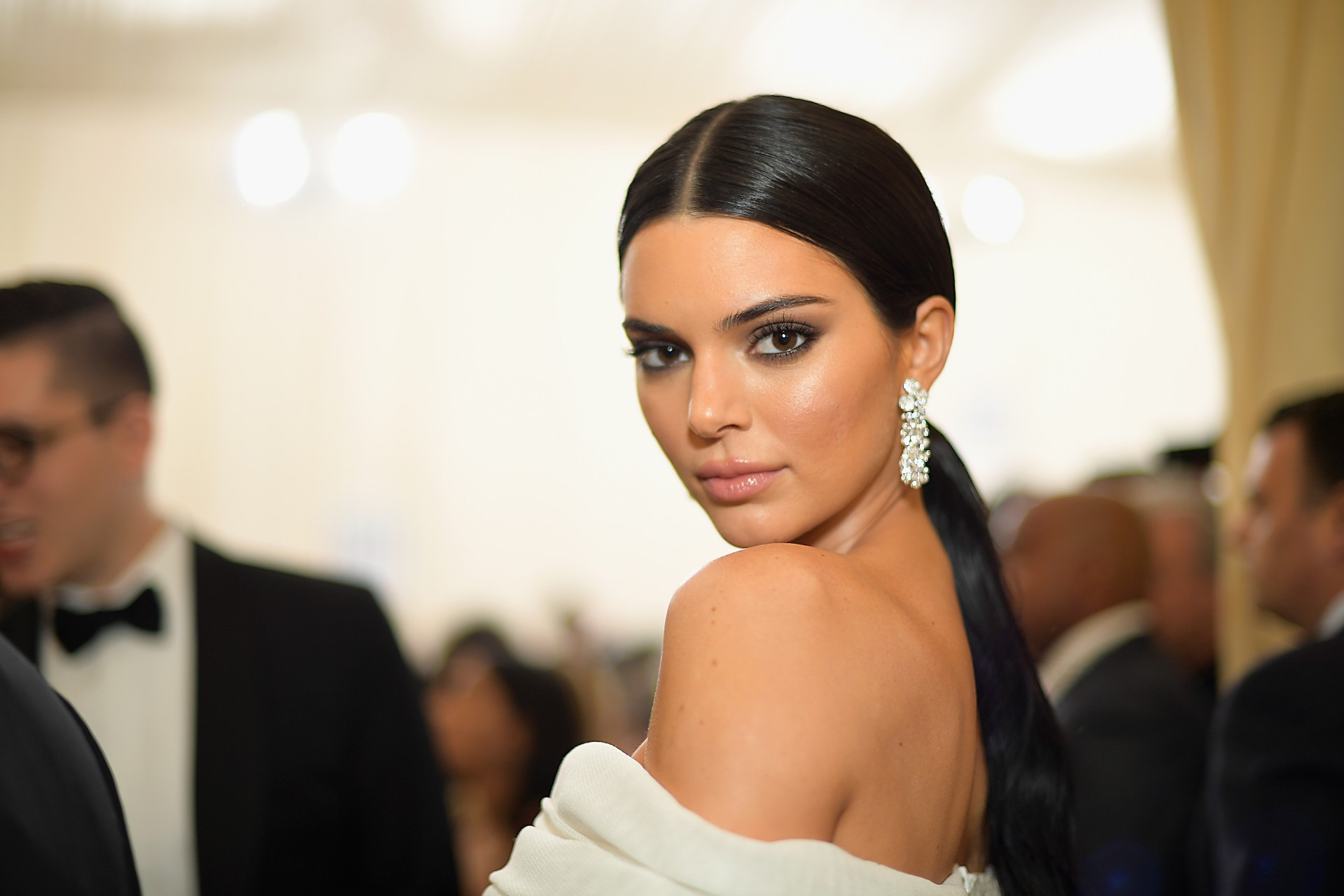 Kendall Jenner Wore A Tiny Underboob Baring Bikini In The Desert Nestia