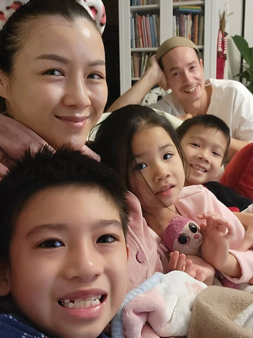 Moses Chan Tells Netizens Not To Scold Roger Kwok For Pulling Down His Mask, Says The Latter "Was Just Being Friendly"