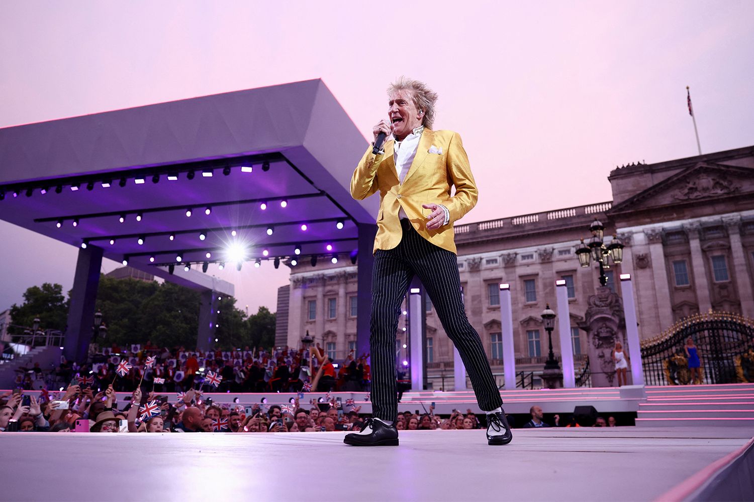 Prince George Adorably Sings Along to 'Sweet Caroline' During Star-Studded Jubilee Concert: WATCH