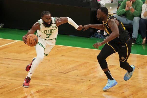 Boston Celtics Withstand Stephen Curry for Game 3 Win in N.B.A. Finals