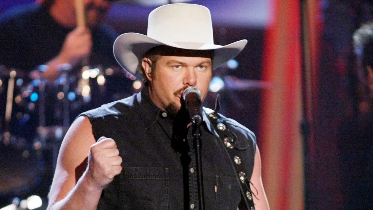 Country singer Toby Keith says he has stomach cancer