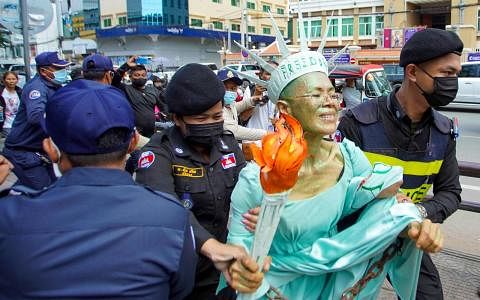 柬埔寨法院判处约60名反对派人士入狱