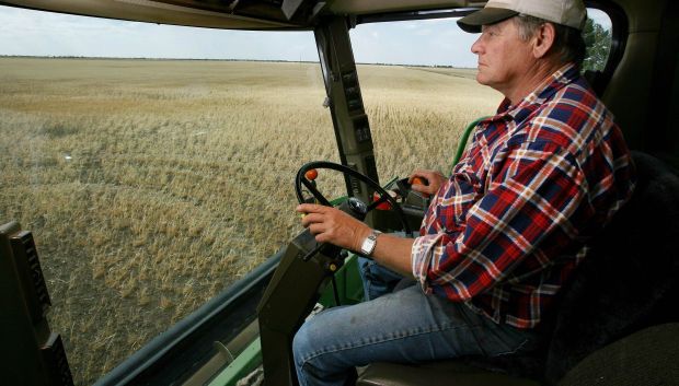 Ukraine war, soaring costs shake Australia farmer confidence